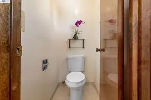 156 Mecartney Rd, Alameda, CA 94502 - Photo 34