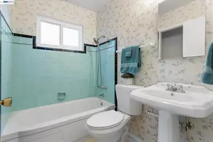 156 Mecartney Rd, Alameda, CA 94502 - Photo 22