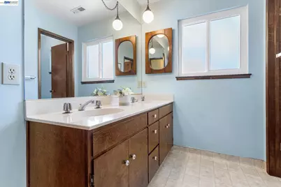 156 Mecartney Rd, Alameda, CA 94502 - Photo 42