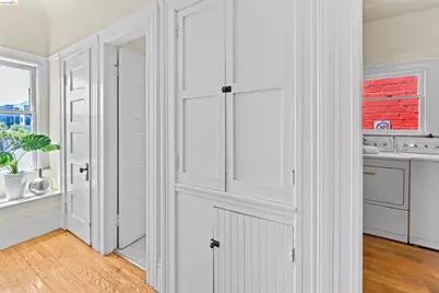 667 10th St, Oakland, CA 94607 - Photo 12