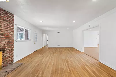 15138 Hiawatha St, Los Angeles, CA 91345 - Photo 10
