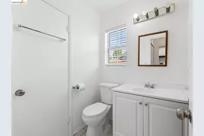 15138 Hiawatha St, Los Angeles, CA 91345 - Photo 38