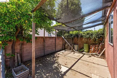 15138 Hiawatha St, Los Angeles, CA 91345 - Photo 42