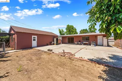 15138 Hiawatha St, Los Angeles, CA 91345 - Photo 44