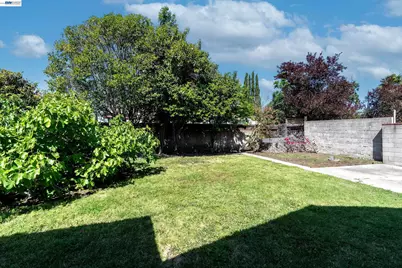 21835 Redwood Rd, Castro Valley, CA 94546 - Photo 24