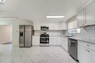 6225 Harmon Ave, Oakland, CA 94621 - Photo 10