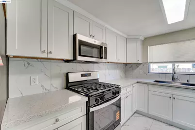 6225 Harmon Ave, Oakland, CA 94621 - Photo 12