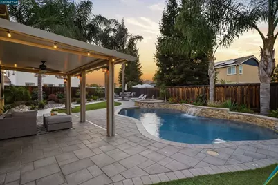 2057 Saffron Ct, Brentwood, CA 94513 - Photo 4