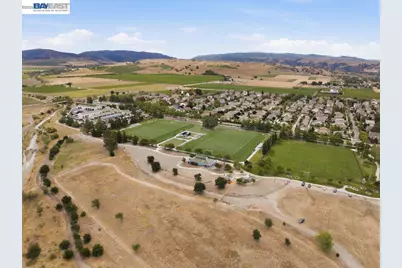 1379 Chateau Cmn, Livermore, CA 94550 - Photo 36