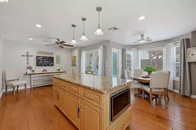 8245 Auberry Dr, Sacramento, CA 95828 - Photo 18