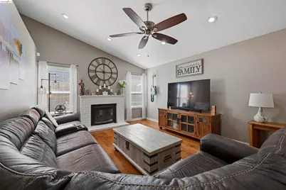 8245 Auberry Dr, Sacramento, CA 95828 - Photo 14