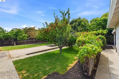 1401 Monterey Dr, Antioch, CA 94509 - Photo 6