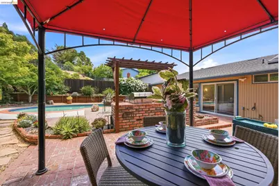 2662 Tamalpais Dr, Pinole, CA 94564 - Photo 16