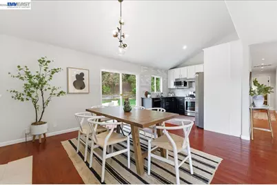 7981 Surrey Ln, Oakland, CA 94605 - Photo 12