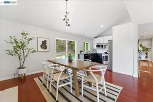 7981 Surrey Ln, Oakland, CA 94605 - Photo 12