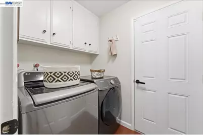 7981 Surrey Ln, Oakland, CA 94605 - Photo 30