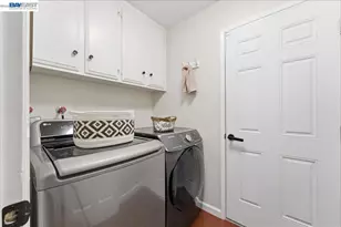7981 Surrey Ln, Oakland, CA 94605 - Photo 30