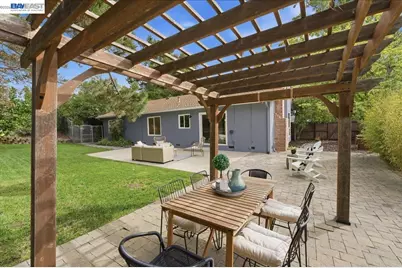 7981 Surrey Ln, Oakland, CA 94605 - Photo 34