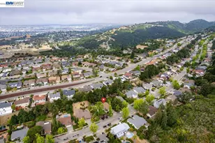 7981 Surrey Ln, Oakland, CA 94605 - Photo 42