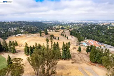 7981 Surrey Ln, Oakland, CA 94605 - Photo 46