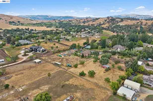 744 Mockingbird Ln, Pleasanton, CA 94566 - Photo 6