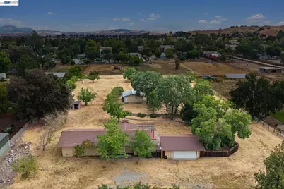 744 Mockingbird Ln, Pleasanton, CA 94566 - Photo 4