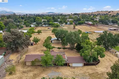 744 Mockingbird Ln, Pleasanton, CA 94566 - Photo 6
