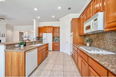 930 Suntan, Brentwood, CA 94513 - Photo 12