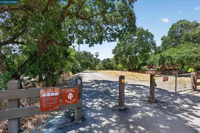2340 Westcliffe Ln #L, Walnut Creek, CA 94597 - Photo 26
