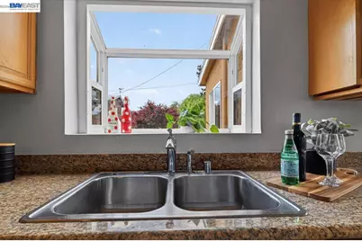 1175 Camelia St, Berkeley, CA 94702 - Photo 30