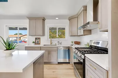 1750 Woodcrest Dr, Concord, CA 94521 - Photo 16