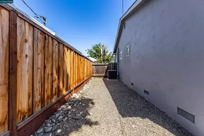 1750 Woodcrest Dr, Concord, CA 94521 - Photo 52