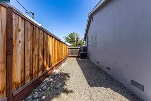 1750 Woodcrest Dr, Concord, CA 94521 - Photo 52