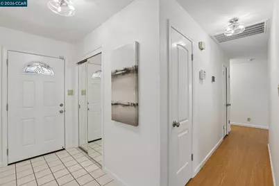 8 Bristol Ct, Pleasant Hill, CA 94523 - Photo 4