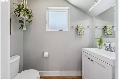 673 45th St, Oakland, CA 94609 - Photo 24