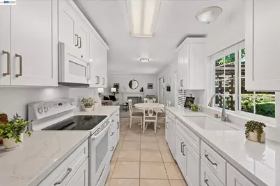 3454 Cumberland Gap Ct, Pleasanton, CA 94588 - Photo 10