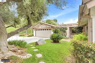 742 Via Zapata, Riverside, CA 92507 - Photo 2