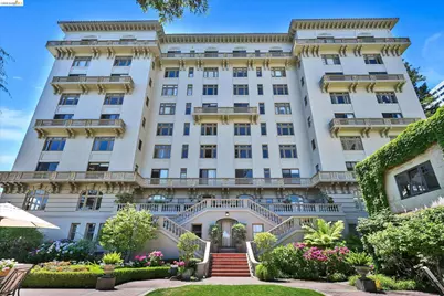 200 Lakeside Dr #801, Oakland, CA 94612 - Photo 26