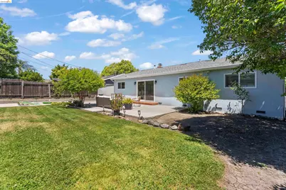 8044 Tamarack Dr, Dublin, CA 94568 - Photo 20