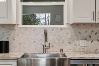 6281 Aspinwall Rd, Oakland, CA 94611 - Photo 28