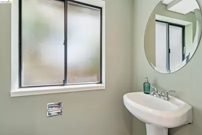 6281 Aspinwall Rd, Oakland, CA 94611 - Photo 56