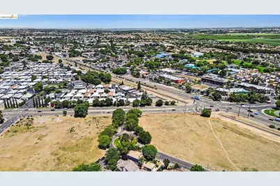 52 Rockwell St, Brentwood, CA 94513 - Photo 32