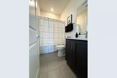 18005 Reunion Ct, Lathrop, CA 95330 - Photo 8