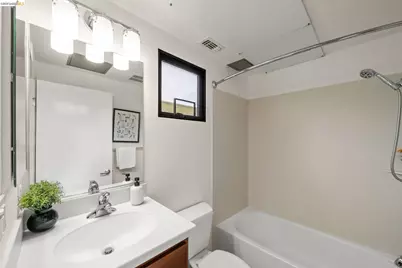 903 Zephyr Dr, Oakland, CA 94607 - Photo 18