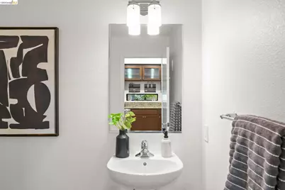 903 Zephyr Dr, Oakland, CA 94607 - Photo 16