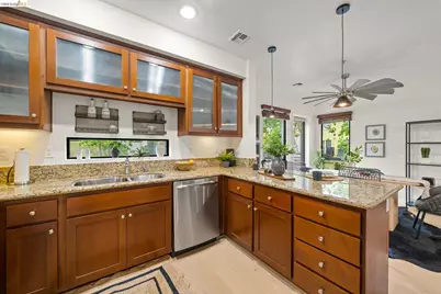 903 Zephyr Dr, Oakland, CA 94607 - Photo 10