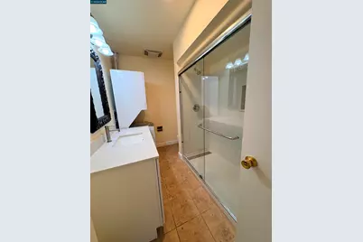 5451 Roundtree Pl #F, Concord, CA 94521 - Photo 12