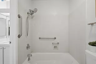 2101 Shore Line Dr, Alameda, CA 94501 - Photo 24