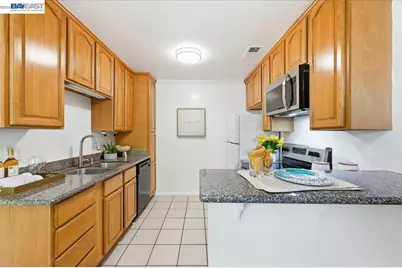 3033 Los Prados Street #230, San Mateo, CA 94403 - Photo 14