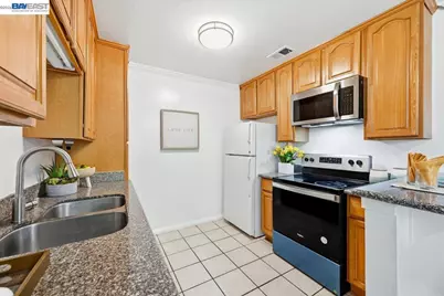 3033 Los Prados Street #230, San Mateo, CA 94403 - Photo 12